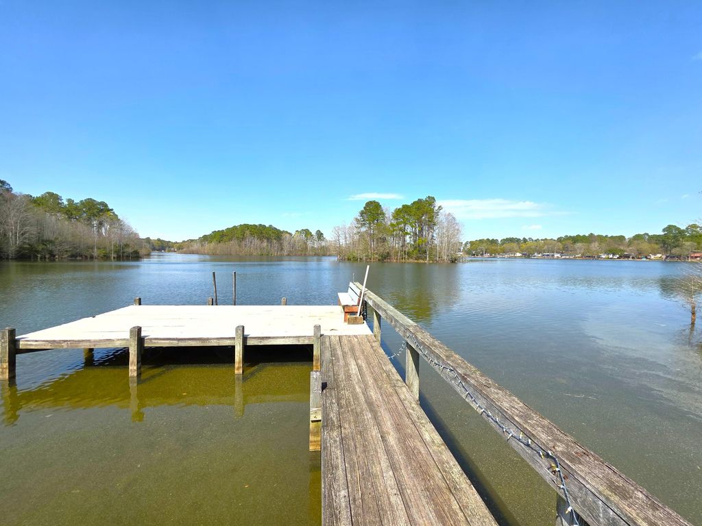 430 Fountain Lake Drive, Eutawville, SC 29048
