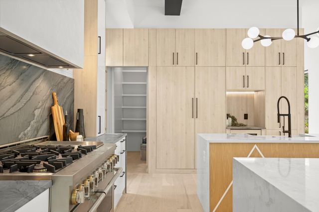 2215 S 3rd ST, Austin, TX 78704