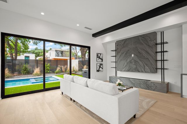 2215 S 3rd ST, Austin, TX 78704