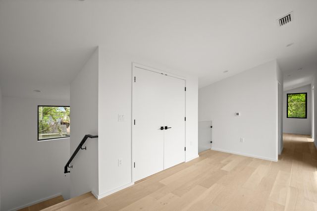 2215 S 3rd ST, Austin, TX 78704