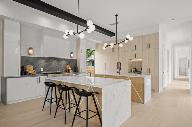 2215 S 3rd ST, Austin, TX 78704