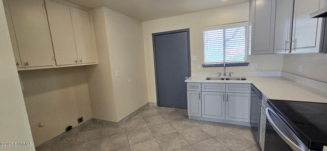 1820 Rentfrow Avenue, Las Cruces, NM 88001