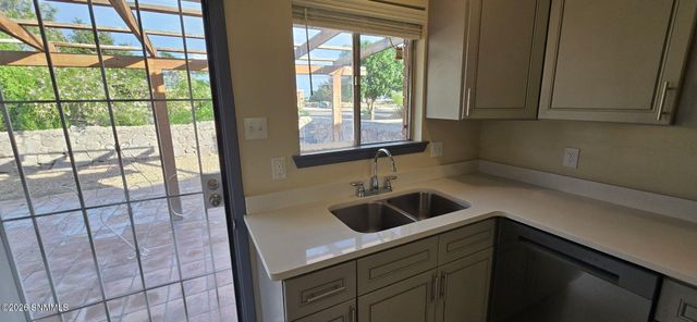 1820 Rentfrow Avenue, Las Cruces, NM 88001