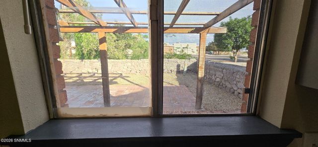 1820 Rentfrow Avenue, Las Cruces, NM 88001