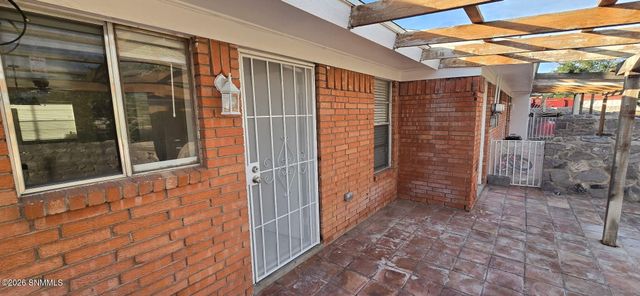 1820 Rentfrow Avenue, Las Cruces, NM 88001