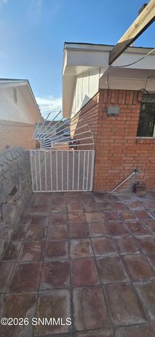 1820 Rentfrow Avenue, Las Cruces, NM 88001