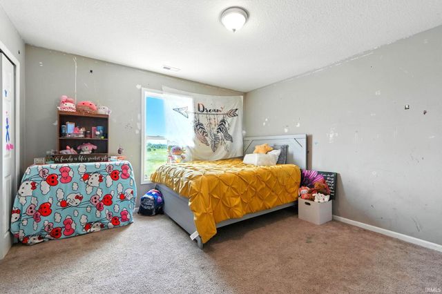 1904 Waynedale Drive, Garrett, IN 46738