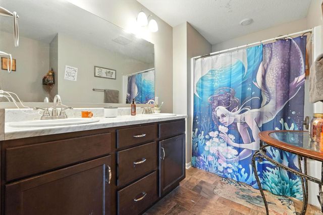 1904 Waynedale Drive, Garrett, IN 46738