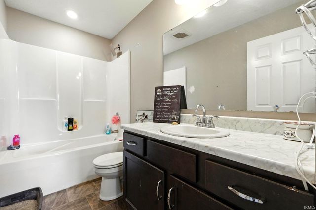 1904 Waynedale Drive, Garrett, IN 46738