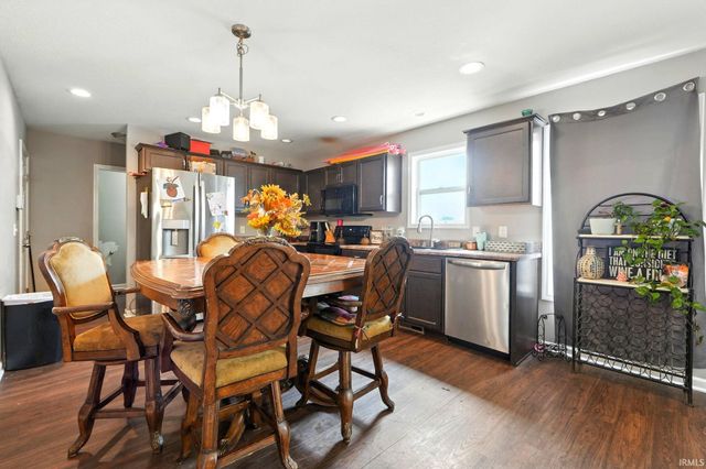 1904 Waynedale Drive, Garrett, IN 46738