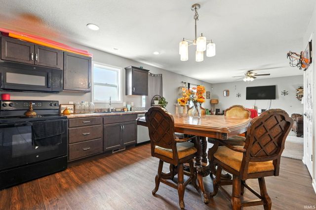 1904 Waynedale Drive, Garrett, IN 46738