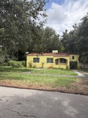 260 Hibiscus Dr, Miami Springs, FL 33166