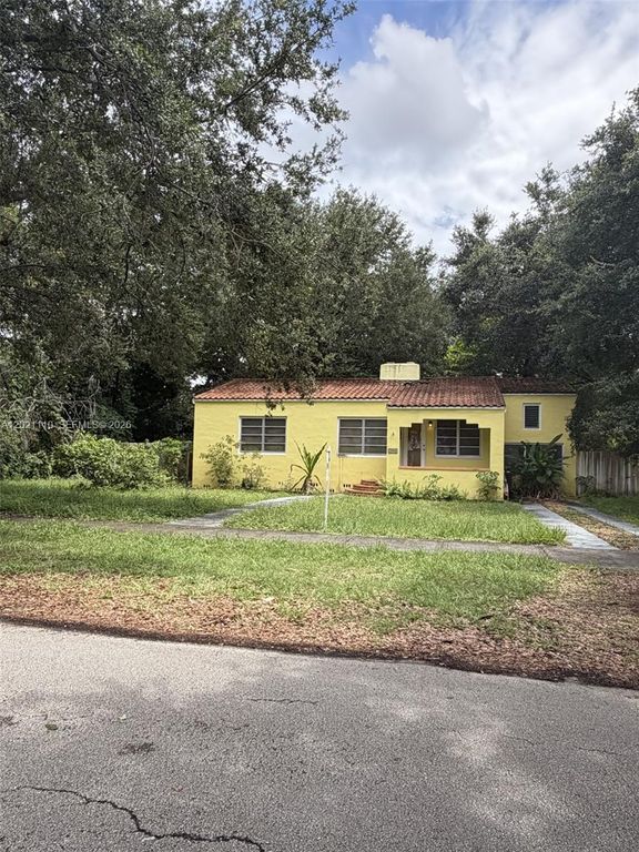 260 Hibiscus Dr, Miami Springs, FL 33166