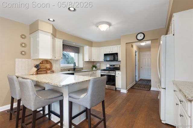 20933 Ivy Circle, Macomb Township, MI 48044