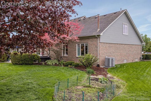 20933 Ivy Circle, Macomb Township, MI 48044