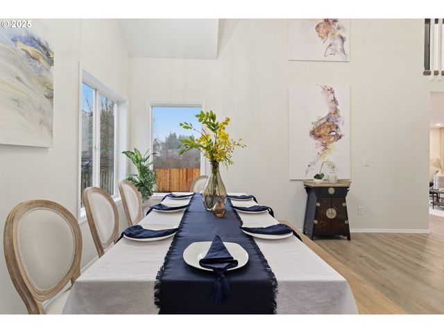 17231 Nw OAKLEY Ct, Portland, OR 97229