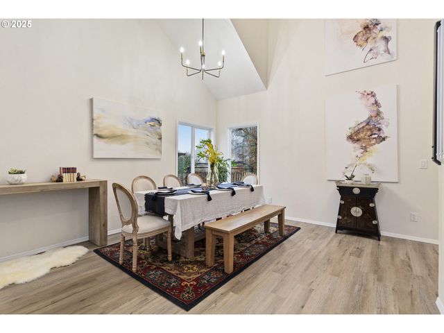 17231 Nw OAKLEY Ct, Portland, OR 97229