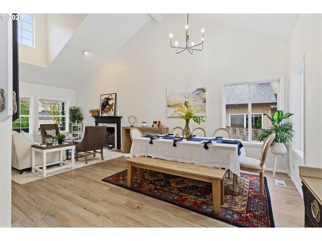 17231 Nw OAKLEY Ct, Portland, OR 97229