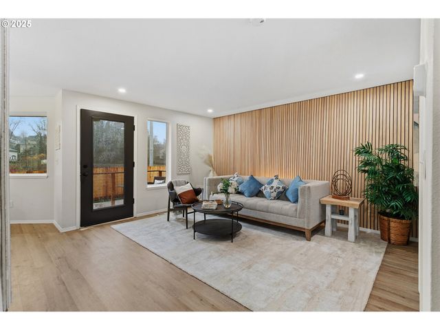 17231 Nw OAKLEY Ct, Portland, OR 97229