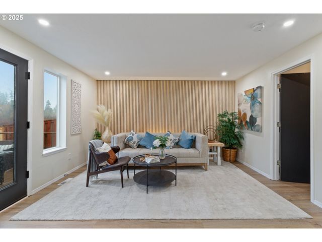 17231 Nw OAKLEY Ct, Portland, OR 97229