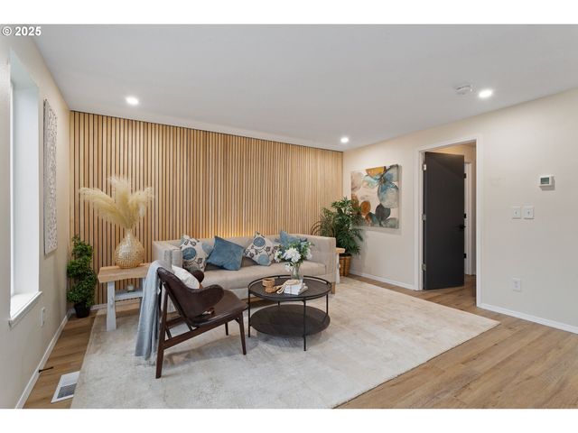 17231 Nw OAKLEY Ct, Portland, OR 97229