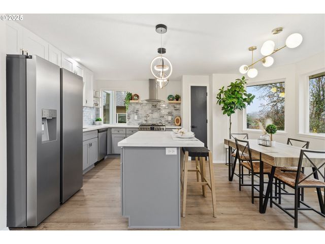 17231 Nw OAKLEY Ct, Portland, OR 97229