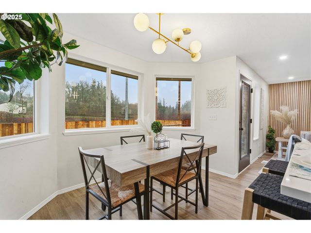 17231 Nw OAKLEY Ct, Portland, OR 97229