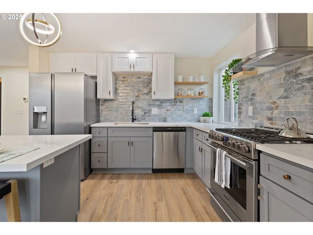 17231 Nw OAKLEY Ct, Portland, OR 97229