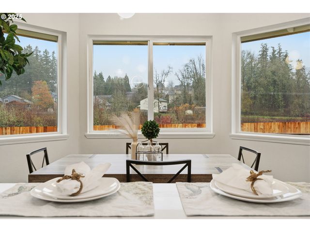 17231 Nw OAKLEY Ct, Portland, OR 97229