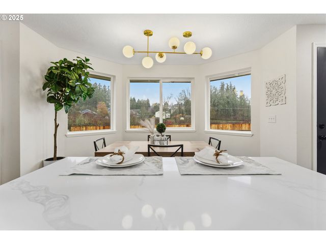 17231 Nw OAKLEY Ct, Portland, OR 97229