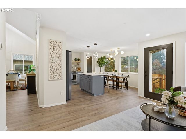 17231 Nw OAKLEY Ct, Portland, OR 97229