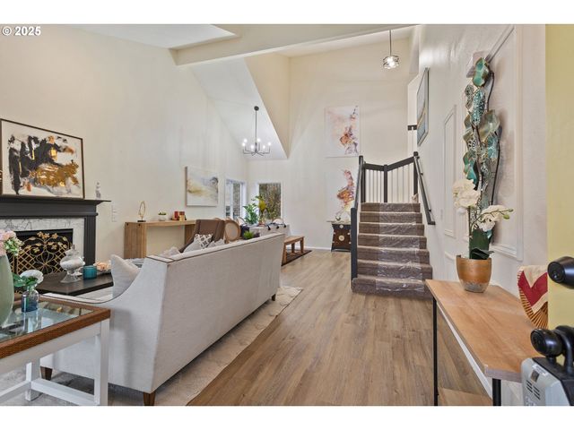 17231 Nw OAKLEY Ct, Portland, OR 97229