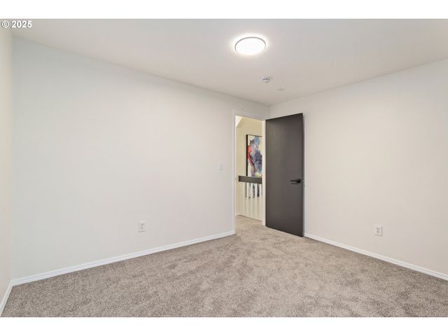 17231 Nw OAKLEY Ct, Portland, OR 97229