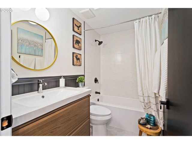 17231 Nw OAKLEY Ct, Portland, OR 97229