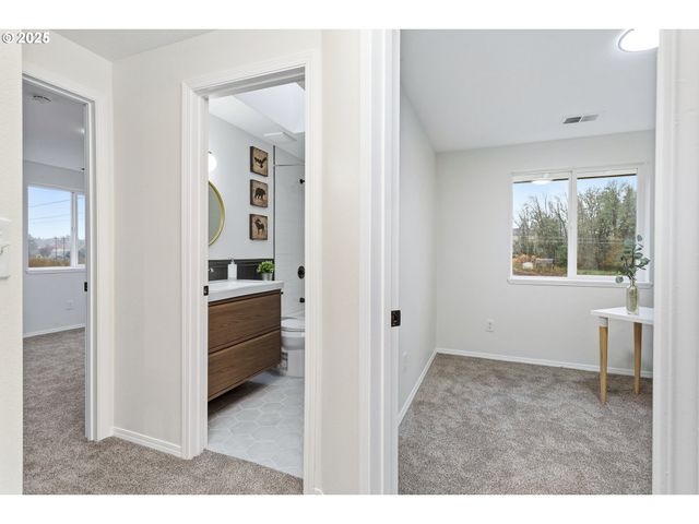 17231 Nw OAKLEY Ct, Portland, OR 97229