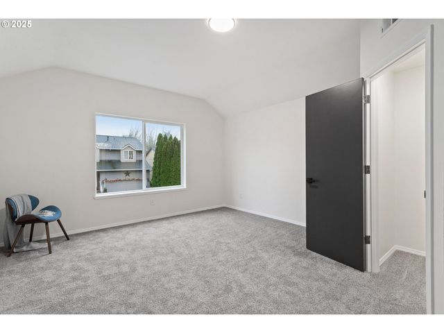 17231 Nw OAKLEY Ct, Portland, OR 97229