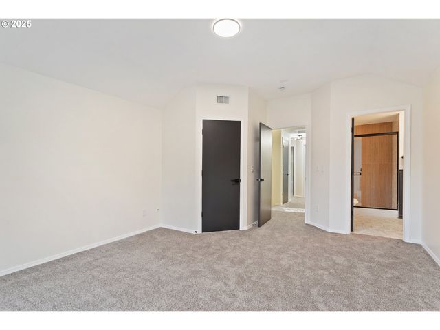 17231 Nw OAKLEY Ct, Portland, OR 97229