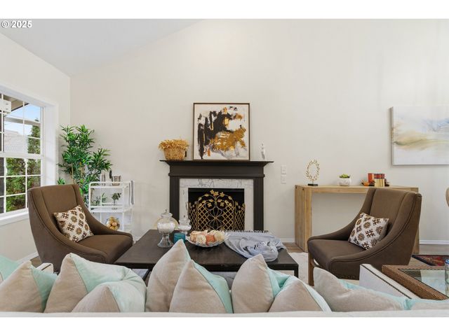 17231 Nw OAKLEY Ct, Portland, OR 97229