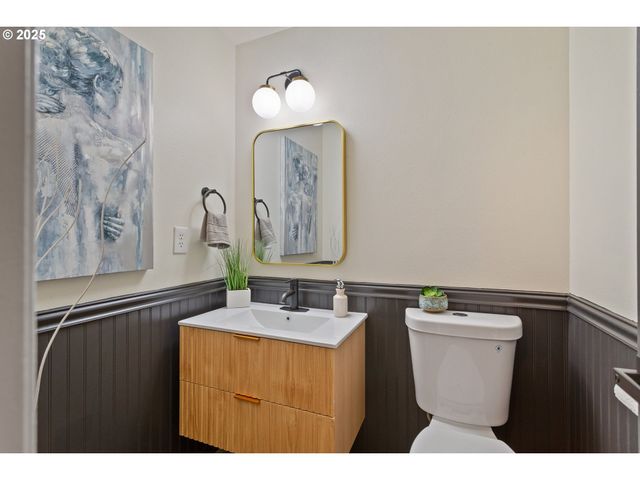 17231 Nw OAKLEY Ct, Portland, OR 97229