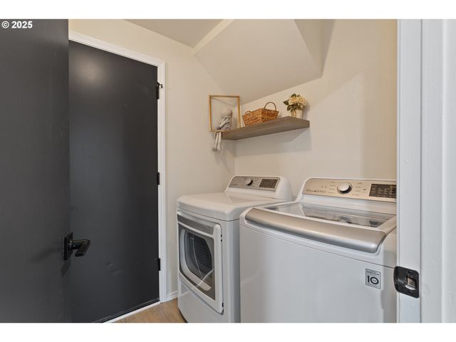 17231 Nw OAKLEY Ct, Portland, OR 97229