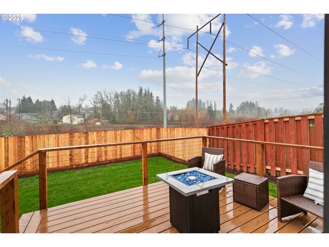 17231 Nw OAKLEY Ct, Portland, OR 97229