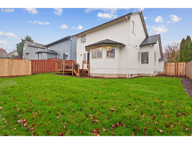 17231 Nw OAKLEY Ct, Portland, OR 97229