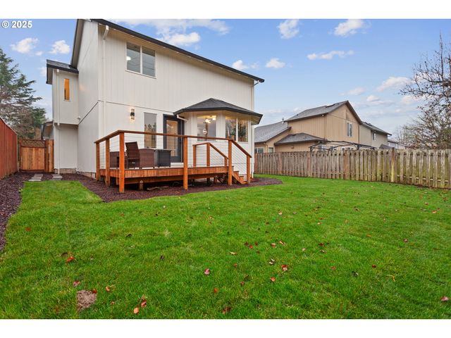 17231 Nw OAKLEY Ct, Portland, OR 97229