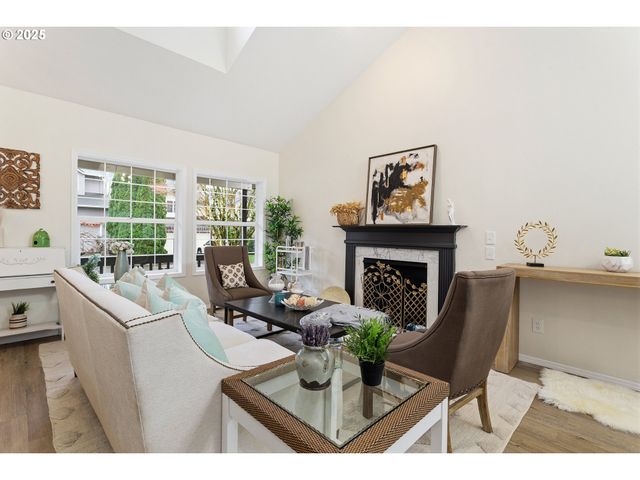 17231 Nw OAKLEY Ct, Portland, OR 97229