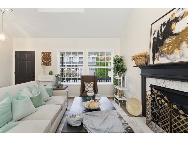 17231 Nw OAKLEY Ct, Portland, OR 97229