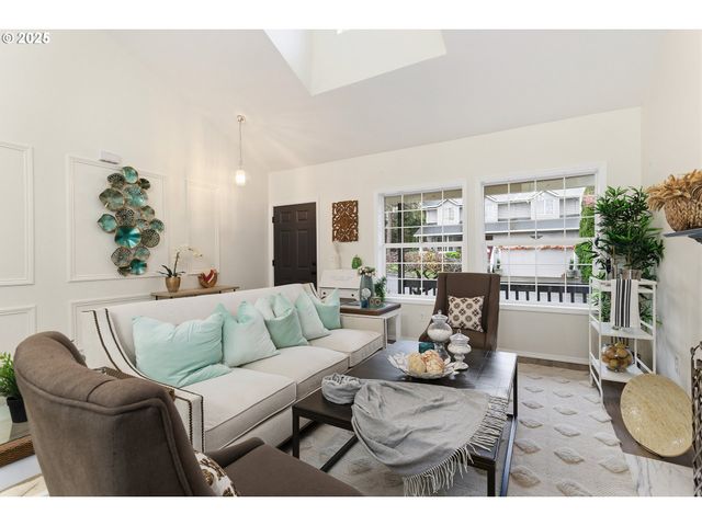 17231 Nw OAKLEY Ct, Portland, OR 97229