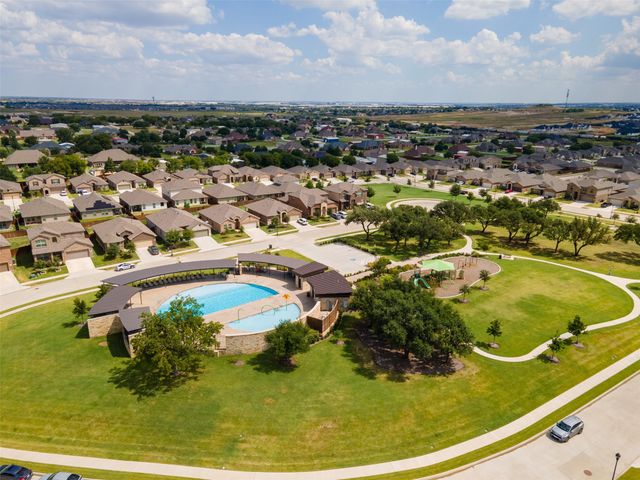 252 Drumcliffe Drive, Fort Worth, TX 76052
