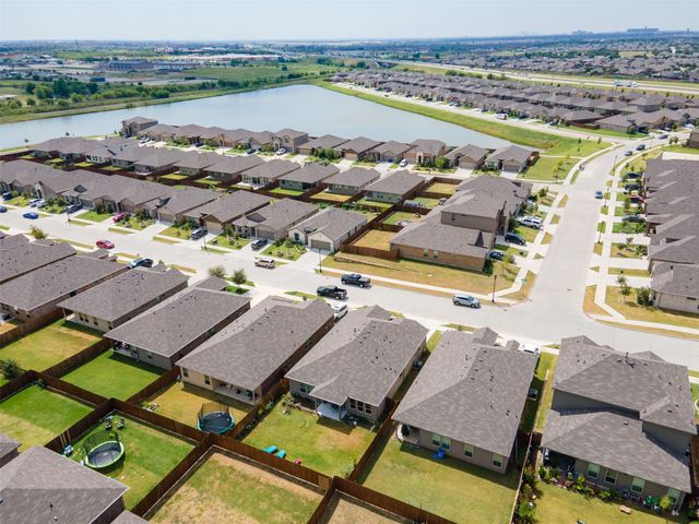 252 Drumcliffe Drive, Fort Worth, TX 76052