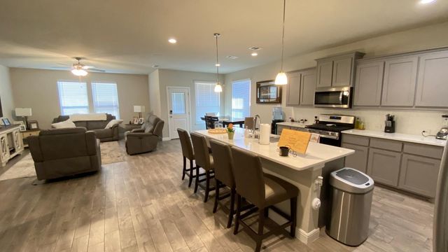 252 Drumcliffe Drive, Fort Worth, TX 76052