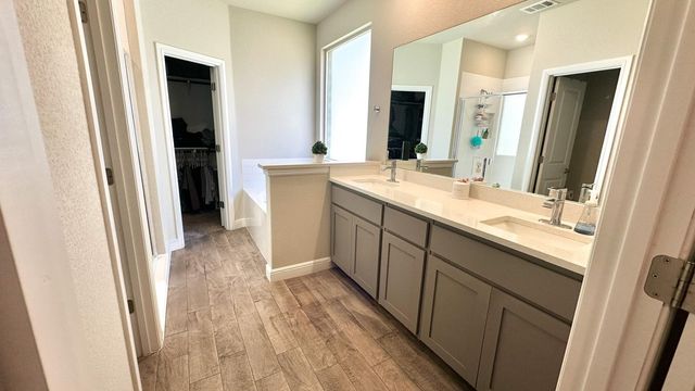 252 Drumcliffe Drive, Fort Worth, TX 76052